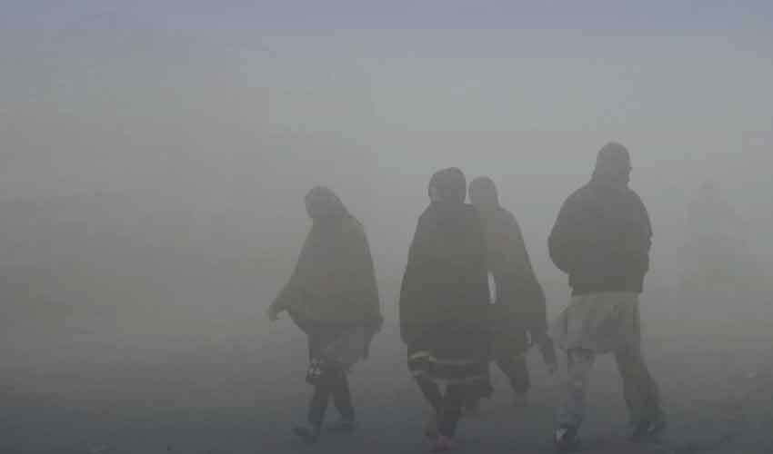 Govt intensifies measures to curb smog in Lahore (Courtesy: File)