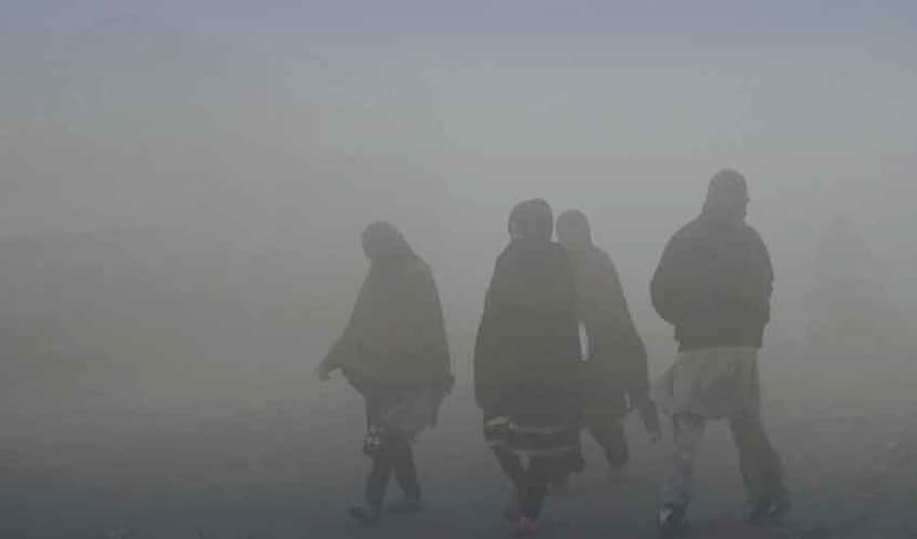 Govt intensifies measures to curb smog in Lahore (Courtesy: File)