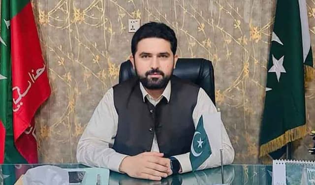 10-member KP cabinet takes oath (Courtesy: File)