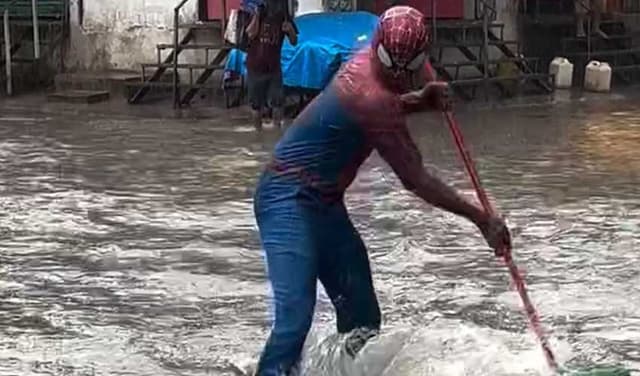 Spiderman clears floodwater on Mumbai streets after rain (Courtesy: File)