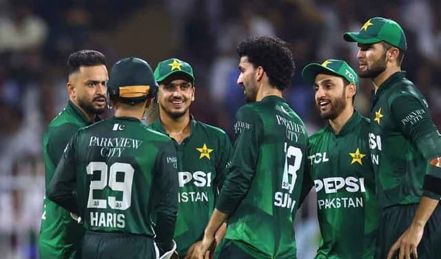 Nawaz-inspired Pakistan clinch tri-nation series (Courtesy: Online)