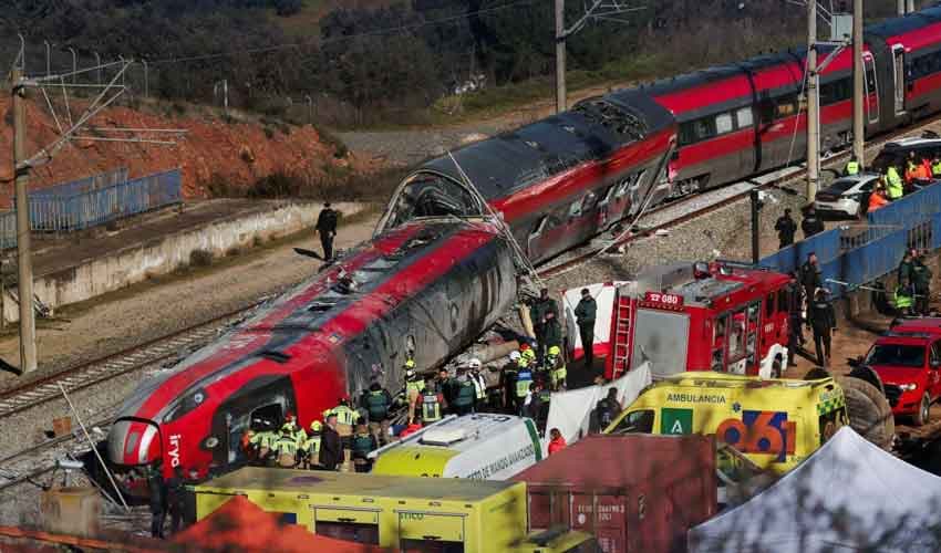 Train derails near Barcelona