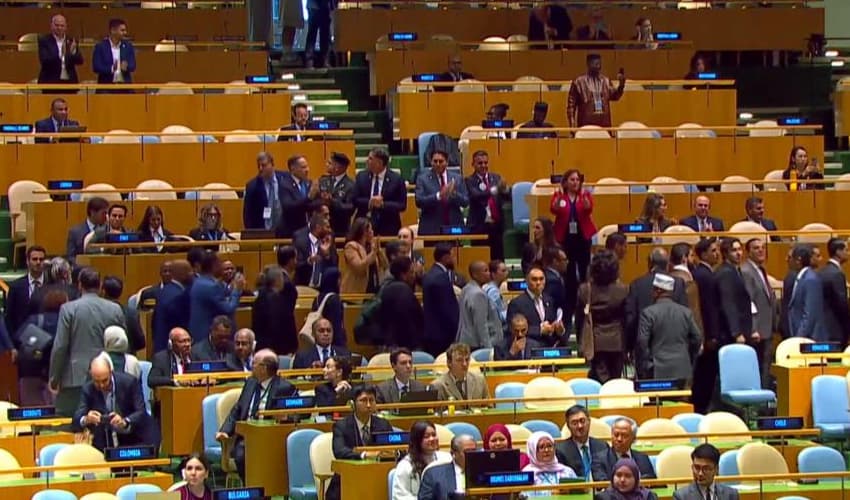 Diplomats walk out of UNGA hall before Netanyahu speech.