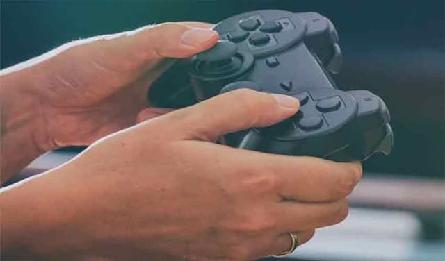 US woman video-game