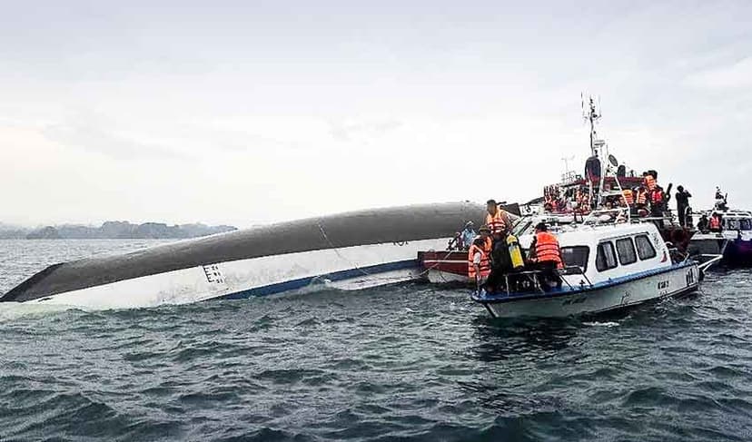 Vietnam boat capsize