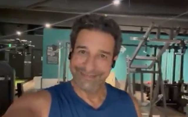 Wasim Akram urges fans to adopt healthy lifestyle (Courtesy @wasimakramlive - X [formerly Twitter])