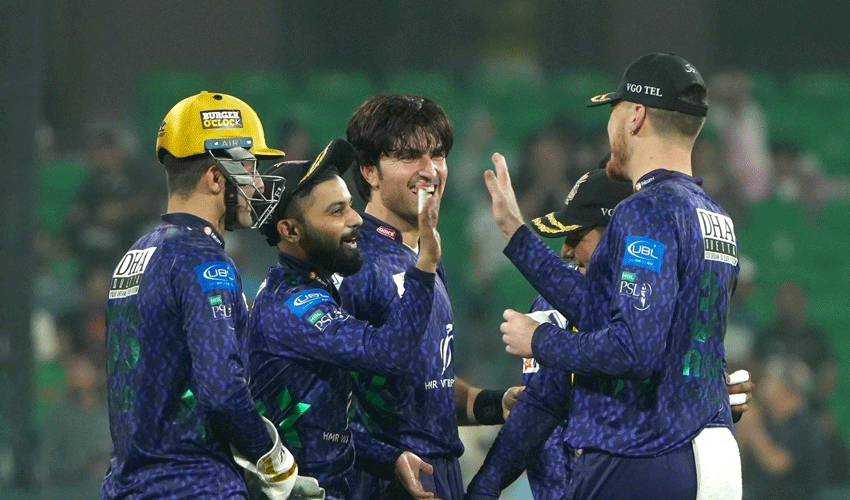 Quetta Gladiators stroll into PSL X final as Chandimal, bowlers shine (Courtesy: Online)