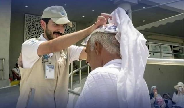 Proposal for standard dress for Pakistani Hajj pilgrims under Saudi Vision 2030 (Courtesy: File)