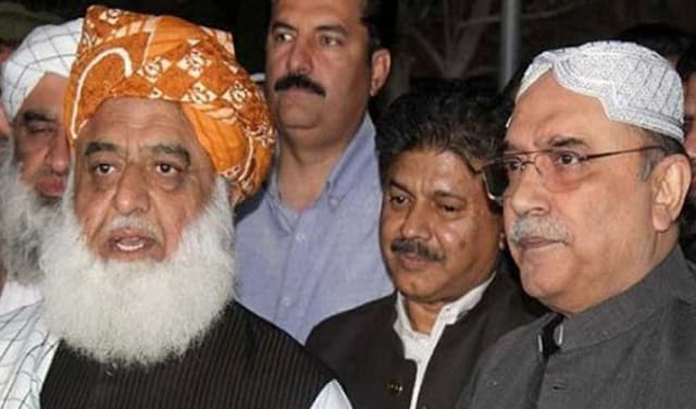 Zardari, Fazl discuss 27th amendment (Courtesy: File)