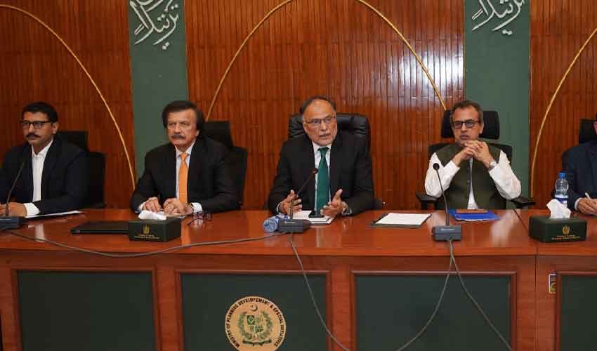 Ahsan Iqbal urges industry to set five-year export targets and move from talk to action (File Photo) Ahsan Iqbal urges industry to set five-year export targets and move from talk to action (File Photo)