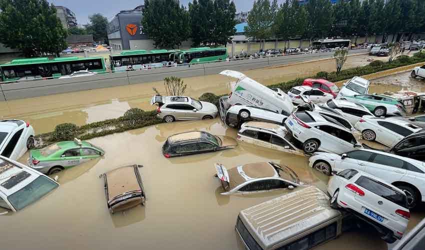 Heavy floods submerge roads, vehicles in China Heavy floods submerge roads, vehicles in China