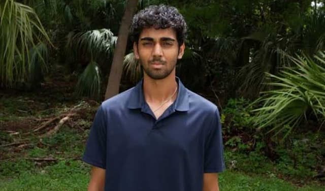 18-year-old becomes world's youngest college professor 18-year-old becomes world's youngest college professor