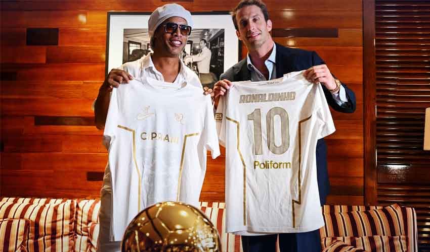 Ronaldinho comes out of retirement Ronaldinho comes out of retirement