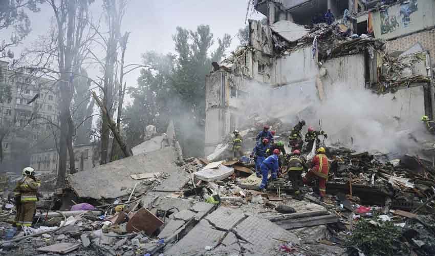 Russian, Ukrainian attacks kill at least 13 Russian, Ukrainian attacks kill at least 13