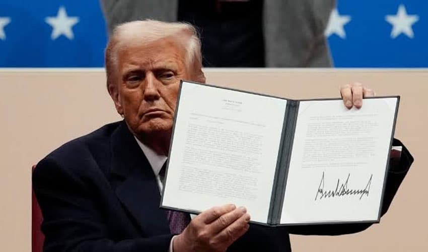Trump-signs-executive-US-birthright-citizenship Trump-signs-executive-US-birthright-citizenship