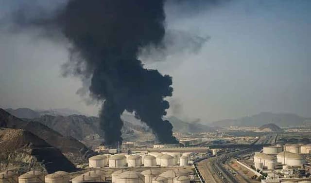 US-Iran war intensifies as Tehran strikes Gulf nations US-Iran war intensifies as Tehran strikes Gulf nations