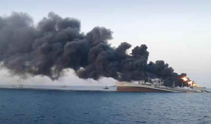 US sinks Iranian warship US sinks Iranian warship
