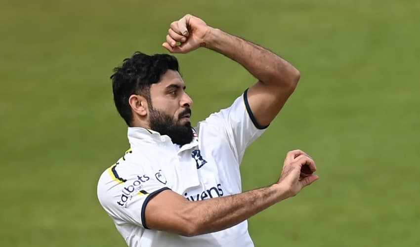 Pakistan all-rounder Aamer Jamal leaves Warwickshire due to back injury – File Pakistan all-rounder Aamer Jamal leaves Warwickshire due to back injury – File