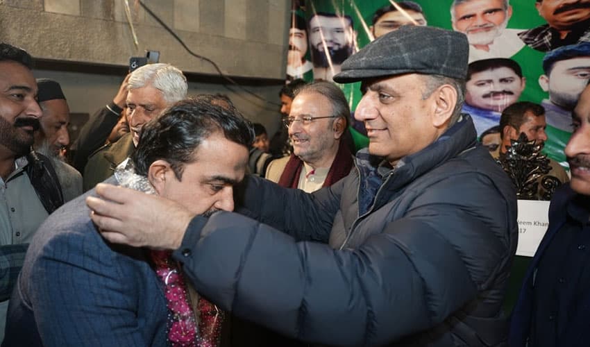 Aleem Khan saves Rs2.8bn by eliminating vacant positions in Pakistan Posts (Courtesy: File) Aleem Khan saves Rs2.8bn by eliminating vacant positions in Pakistan Posts (Courtesy: File)