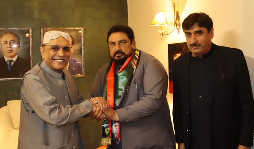 Asif Ali Zardari welcomes ANP's Abidullah Yousafzai – @MediaCellPPP Asif Ali Zardari welcomes ANP's Abidullah Yousafzai – @MediaCellPPP