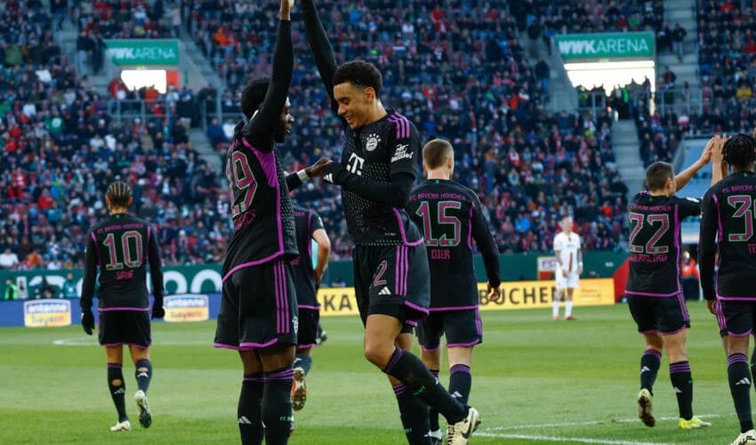Bayern Munich edge closer to Bundesliga summit with thrilling 3-2 victory over Augsburg – AFP Bayern Munich edge closer to Bundesliga summit with thrilling 3-2 victory over Augsburg – AFP