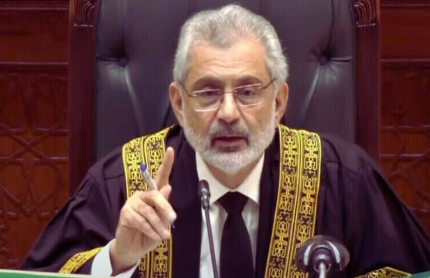 Govt restores identity cards and passports of individuals involved in attack on Qazi Faez Isa (Courtesy: Online) Govt restores identity cards and passports of individuals involved in attack on Qazi Faez Isa (Courtesy: Online)