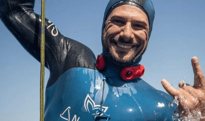Freediver breaks world record by holding breath underwater for 29 minutes (Courtesy: Online) Freediver breaks world record by holding breath underwater for 29 minutes (Courtesy: Online)