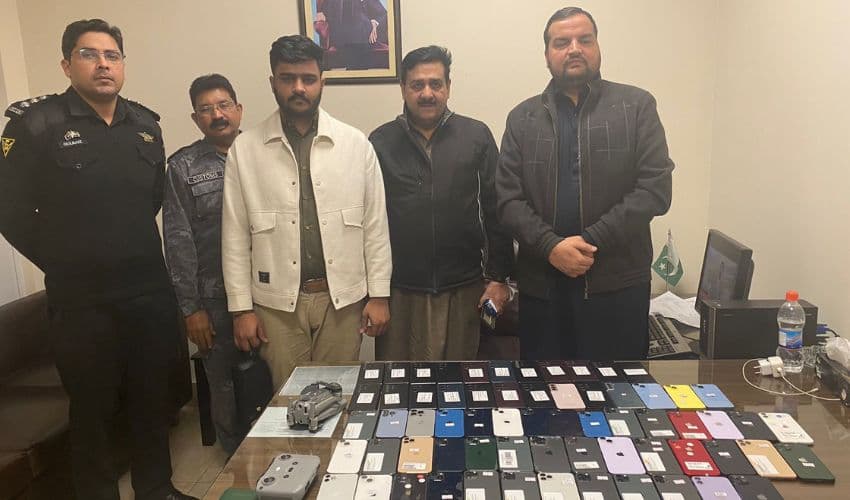 Customs mobile seize Lahore Customs mobile seize Lahore