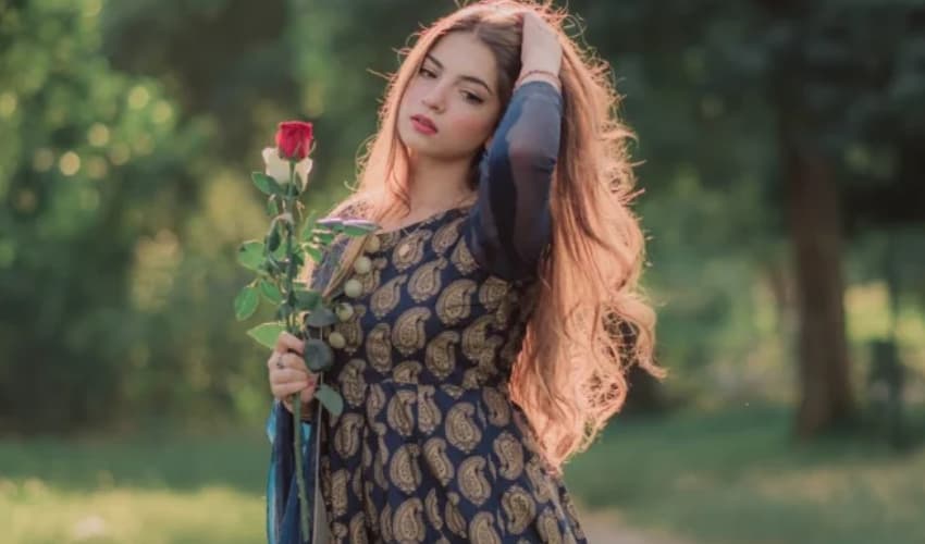 Dananeer Mobeen dazzles with monochrome style on social media (Courtesy: File) Dananeer Mobeen dazzles with monochrome style on social media (Courtesy: File)