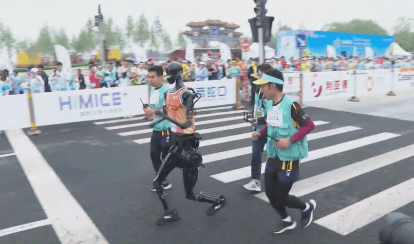 Humanoid Robot Race Humanoid Robot Race