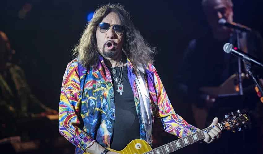 Kiss guitarist passes away Kiss guitarist passes away