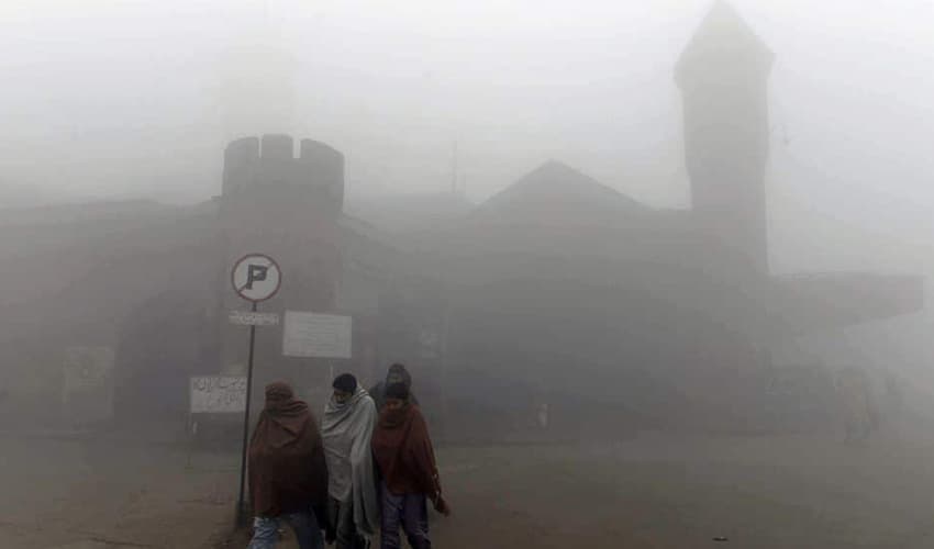 Fog disrupts visibility and increased cold across several cities Fog disrupts visibility and increased cold across several cities