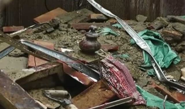 Lahore monsoon: 3 family members killed as roof collapses Lahore monsoon: 3 family members killed as roof collapses