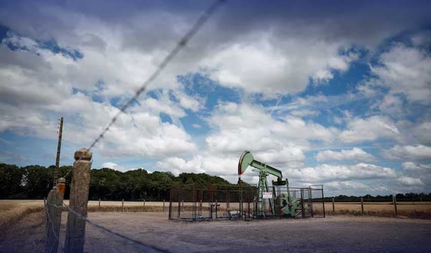 Oil rises Oil rises