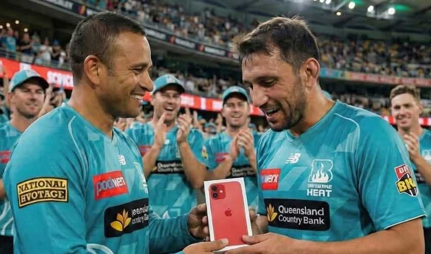 Zaman Khan shares 'golden moments' with Brisbane Heat captain Usman Tariq Khawaja in BBL match (Courtesy: Online) Zaman Khan shares 'golden moments' with Brisbane Heat captain Usman Tariq Khawaja in BBL match (Courtesy: Online)