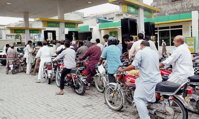 Petroleum dealers, govt remain at deadlock (File Photo) Petroleum dealers, govt remain at deadlock (File Photo)