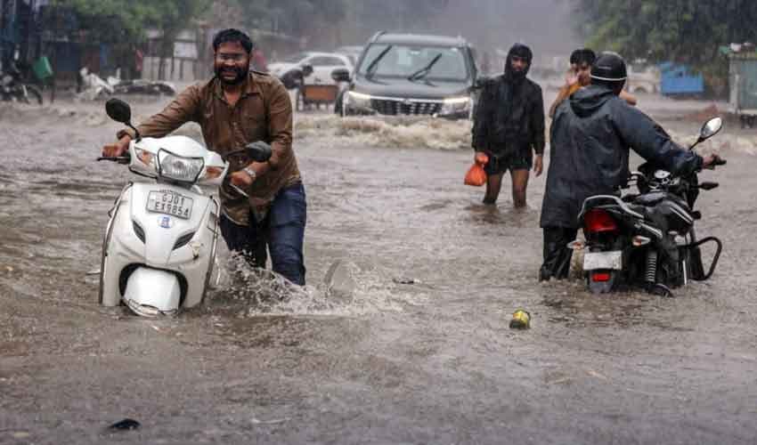 India floods: Kerala rains kill 11, landslide claims 3 lives India floods: Kerala rains kill 11, landslide claims 3 lives
