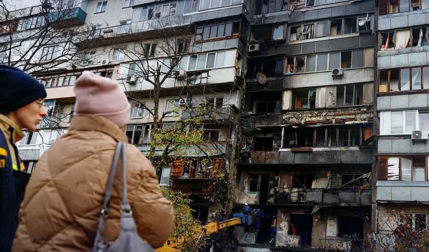 Russian drones trigger fires in Kyiv dwellings Russian drones trigger fires in Kyiv dwellings