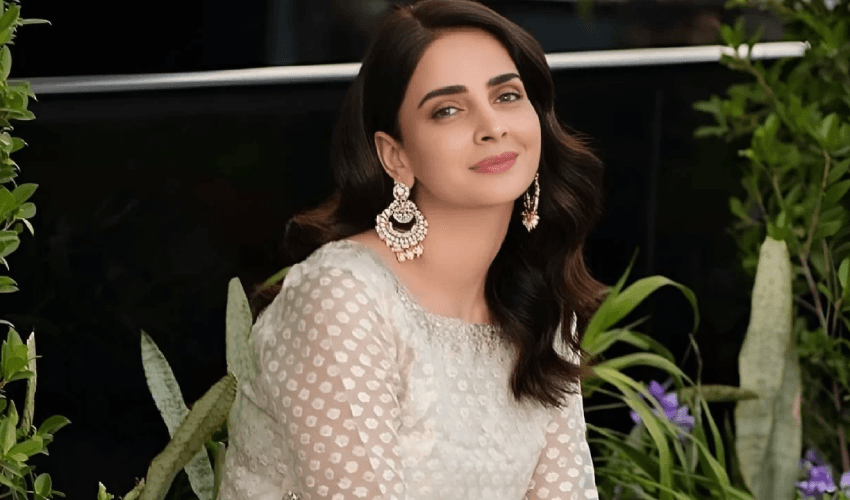 Saba Qamar Saba Qamar