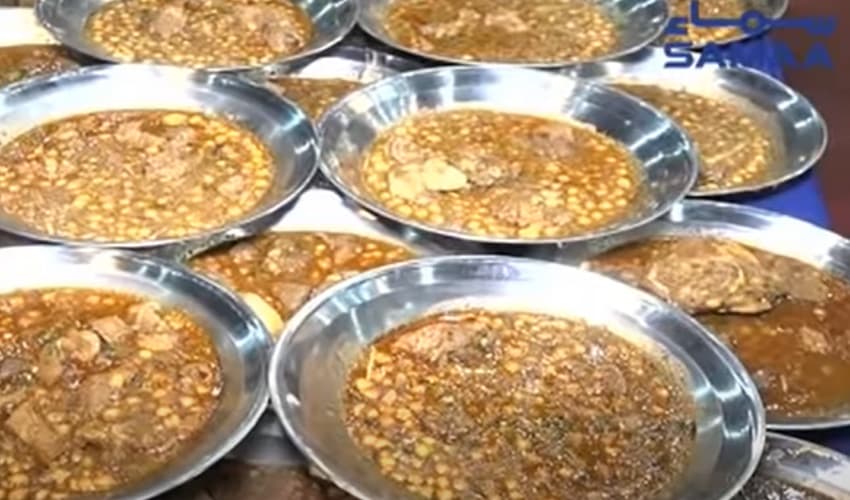 Lahorites gather for suhoor at food points – File Lahorites gather for suhoor at food points – File