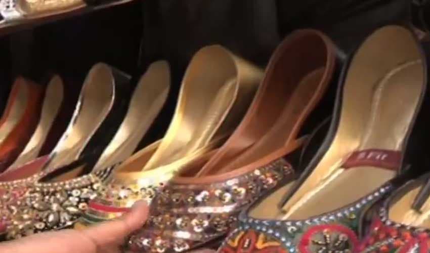 Shopping frenzy grips Pakistan as Eid Al-Fitr approaches (Courtesy: Online)) Shopping frenzy grips Pakistan as Eid Al-Fitr approaches (Courtesy: Online))