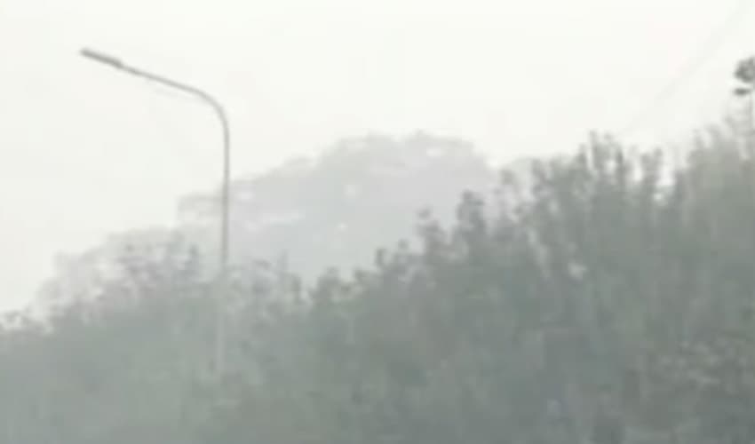 Lahore admin cracks down on smoke-emitting vehicles to combat smog (Courtesy: File) Lahore admin cracks down on smoke-emitting vehicles to combat smog (Courtesy: File)