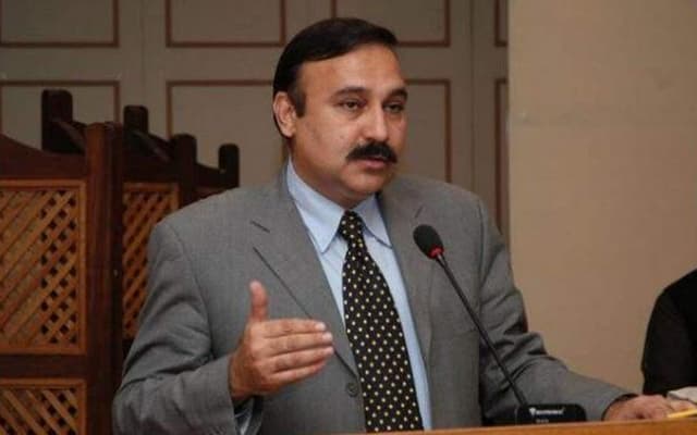 Petrol prices expected to fall further: Tariq Fazal (Courtesy: File) Petrol prices expected to fall further: Tariq Fazal (Courtesy: File)