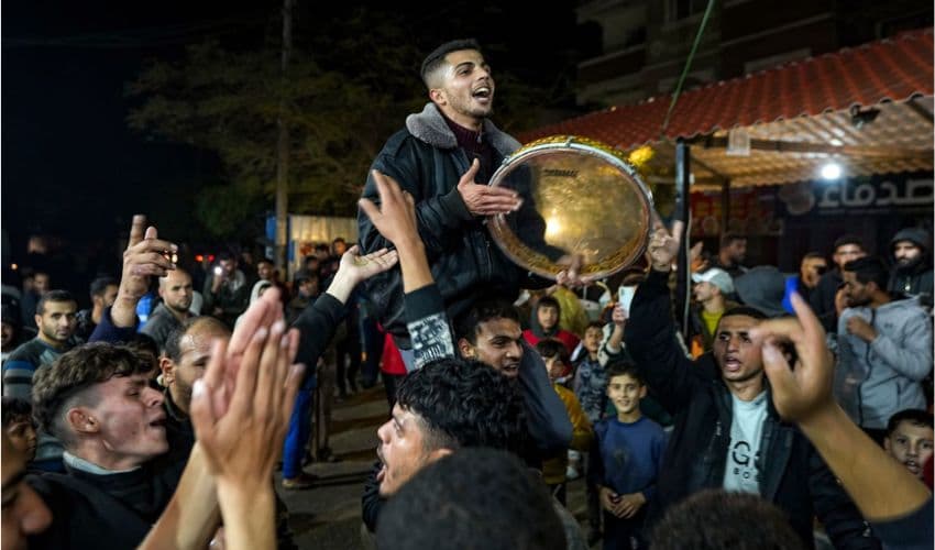 Palestinian celebrate ceasefire Palestinian celebrate ceasefire