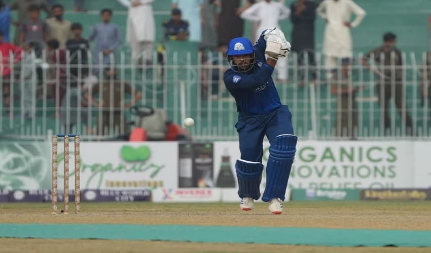Usman Khan captivates attention of Faisalabad crowd with maiden century – PCB Usman Khan captivates attention of Faisalabad crowd with maiden century – PCB