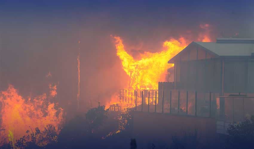 Massive fire forces residents to evacuate during Eid celebrations in Malaysia (Courtesy: Online) Massive fire forces residents to evacuate during Eid celebrations in Malaysia (Courtesy: Online)
