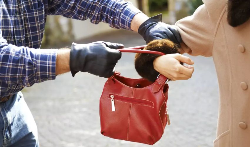 Father son duo arrested for snatching purses from women in Lahore