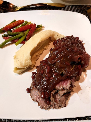 Beef with tangy onion and pomegranate sauce Beef with tangy onion and pomegranate sauce