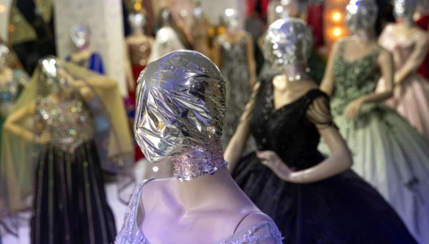 Faceless mannequins show off clothes in Afghanistan