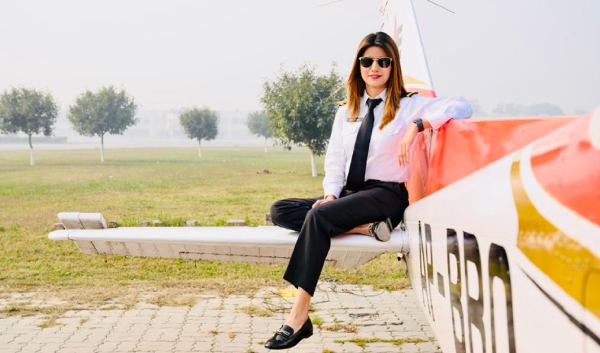 Pakistani actress becomes commercial pilot